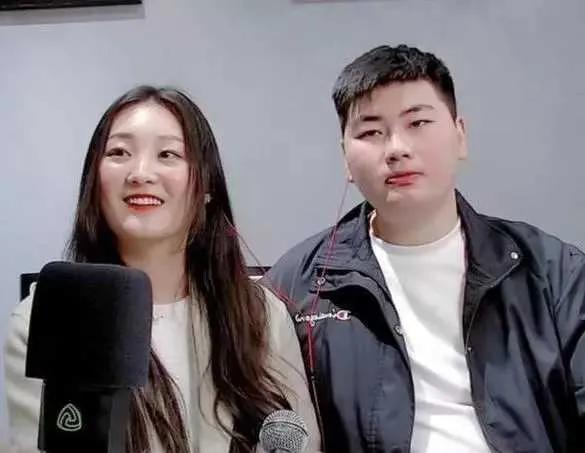 網傳陳亞南和小偉不蓋一條被，中間還放凳子和水杯，小偉終於澄清