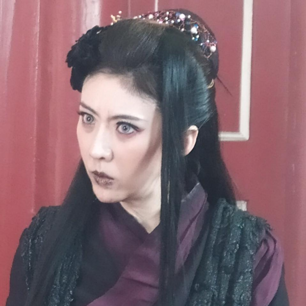 50歲女星腸爆裂送ICU！住院12天恢復意識，曾流產10次兒子患重病