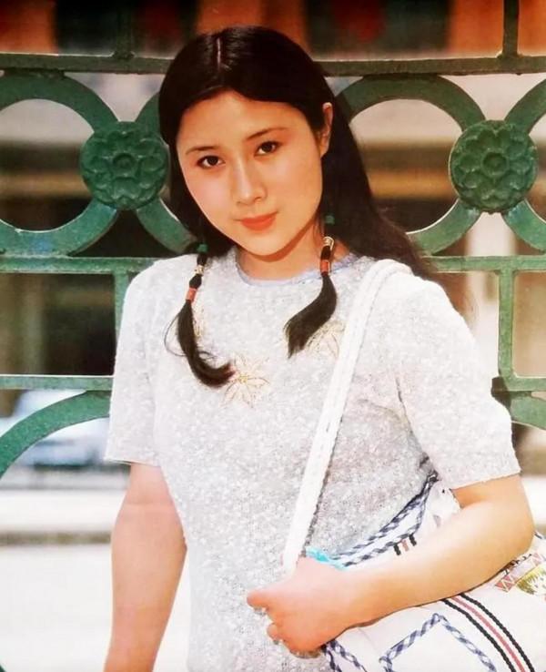 憑《少林寺》爆紅，與李連杰傳緋聞，牧羊女丁嵐為何銷聲匿跡了？