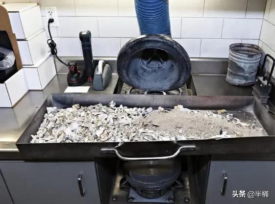 遺體火化後，骨灰盒只裝一部分骨灰嗎？會不會摻雜其他人的骨灰？