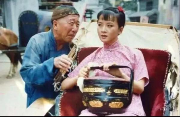 還記得《大宅門》抱狗丫頭“香秀”嗎?她48歲長這樣 還記得《大宅門》抱狗丫頭“香秀”嗎?她48歲長這樣