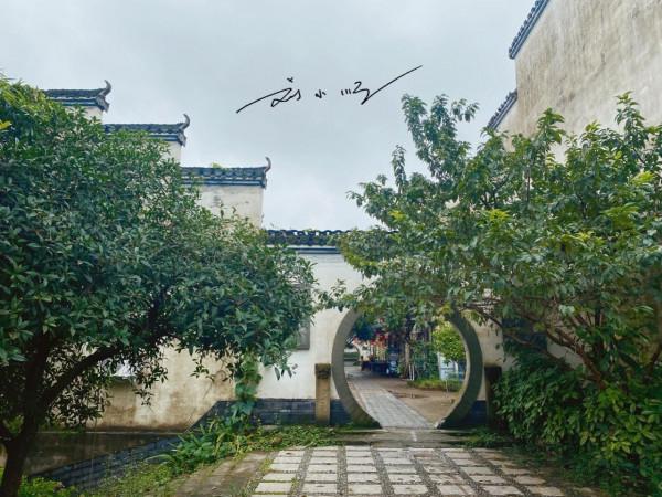 四川德陽有一座小眾古鎮，曾經是三國古戰場，現在都是徽派建築