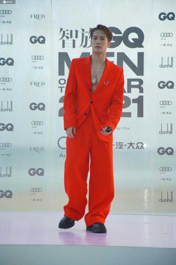 GQ年度人物盛典：angelababy粉裙可愛迷人，金晨紅裙盡顯優雅