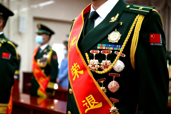 武警警官退役儀式，紀念品亮了