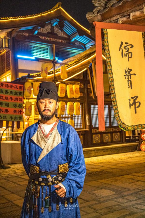 襄陽唐城能替代西安的大唐不夜城？夜遊唐城，遊客：不用去西安了