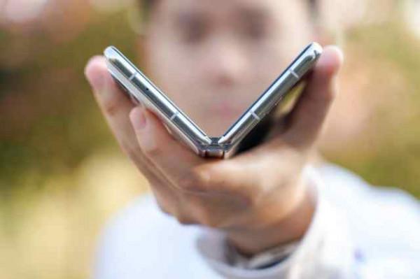 OPPO Find N展開一刻,兩大創新技術打破摺痕路上意難平 OPPO Find N展開一刻,兩大創新技術打破摺痕路上意難平