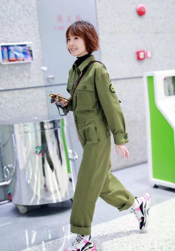 魯豫終於穿對一次!毛衣疊穿連體褲“增肥”10斤不止,美出新高度 魯豫終於穿對一次!毛衣疊穿連體褲“增肥”10斤不止,美出新高度