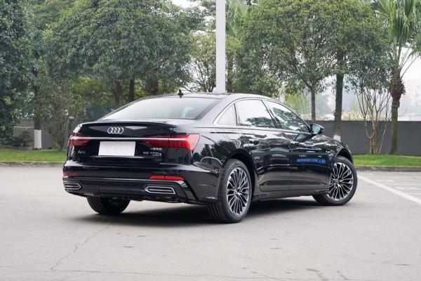 這車油耗僅2.1L，不限行無購置稅，帶你看奧迪A6L新能源