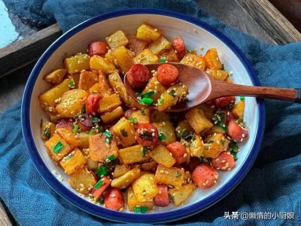 2塊錢的土豆和三根火腿腸這樣做,經濟實惠好吃,隔壁小孩饞哭了 2塊錢的土豆和三根火腿腸這樣做,經濟實惠好吃,隔壁小孩饞哭了