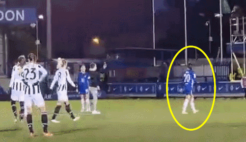 幹得漂亮！男子闖入女足歐冠逗樂玩自拍，憤怒女球星讓他四腳朝天