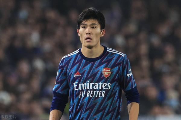 國足利好！日本隊主力後衛富安健洋退出集訓，中谷進之介入替