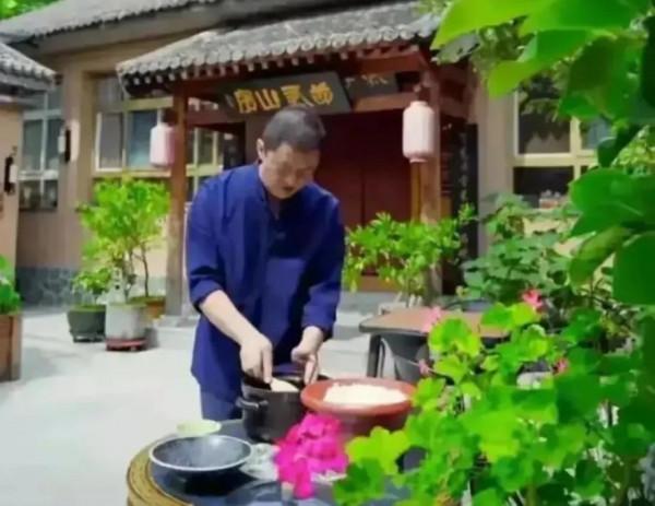 昔日“王的男人”墮落為模仿網紅，李亞鵬否認挖走李子柒團隊