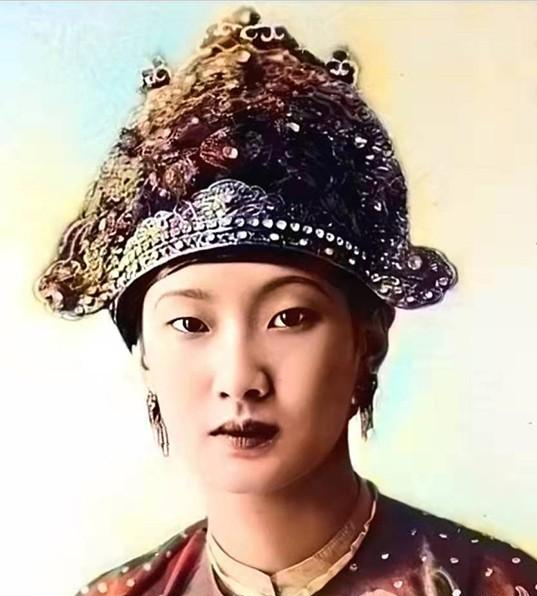 寵愛時捧上天,不愛時四處留情,越南皇帝給了她一場“大悲大喜” 寵愛時捧上天,不愛時四處留情,越南皇帝給了她一場“大悲大喜”