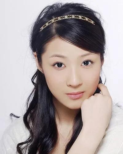 盤點12位女明星，田靜很清純，迪麗熱巴底子好，娜娜很驚訝