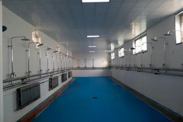 俄羅斯美女倒追中國窮小夥，不要彩禮也要嫁，沒車沒房仍幸福至今