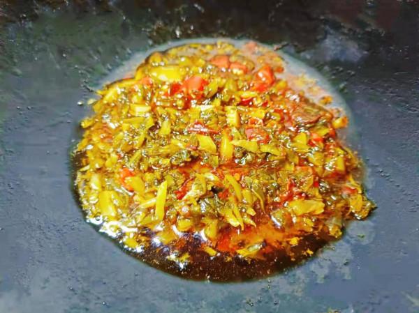 女人冬天手腳冰涼怎麼辦？不要錯過這道燉菜，驅寒保暖，沒肉也香