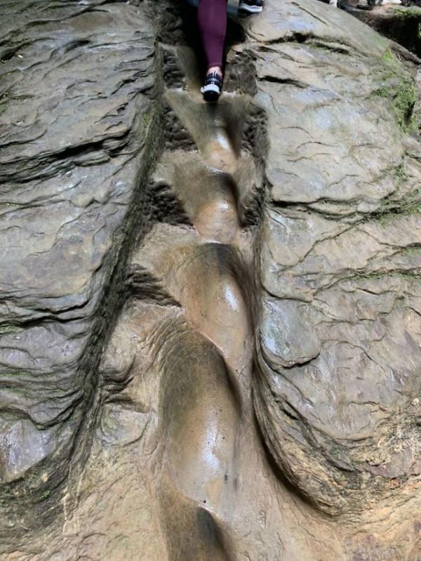 30張時間磨損照,旅行者徒步一年變化驚人,水滴八百年即可穿石 30張時間磨損照,旅行者徒步一年變化驚人,水滴八百年即可穿石