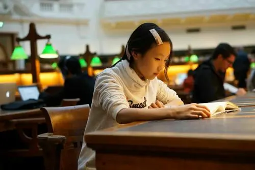 把女兒養廢后，我才明白：沒有“價值感”的孩子，永遠學不會努力