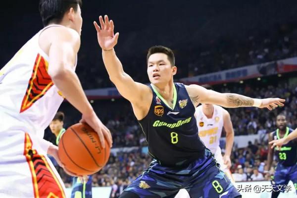 賽場姚明和王治郅身後的男人朱芳雨：年輕時，錯是真的愛也是真的