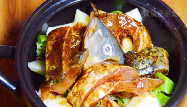 不加一滴水的砂鍋魚你吃過嗎?30年老配方,肉質鮮嫩並且無腥味 不加一滴水的砂鍋魚你吃過嗎?30年老配方,肉質鮮嫩並且無腥味