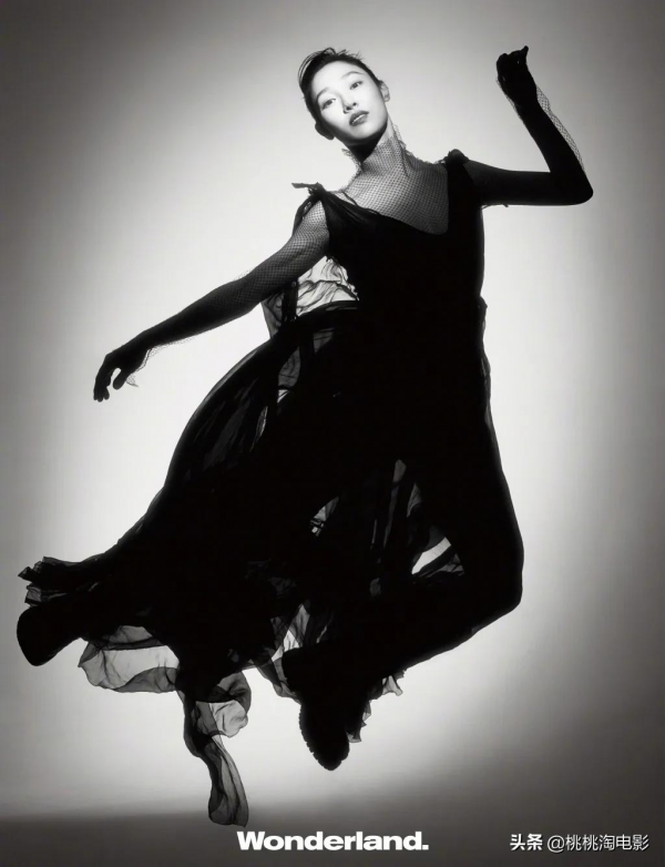 組圖：演員白百何時尚雜誌封面大片，自然靈動表現力十足