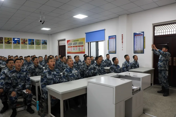 “12個1”,讓下連新兵感到溫暖! “12個1”,讓下連新兵感到溫暖!