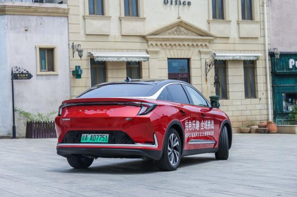 真實試駕極狐阿爾法S：底盤超穩，智慧輔助駕駛系統有點意思！