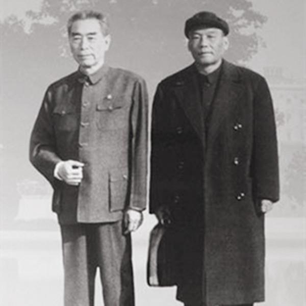 2001年，朱鎔基看了央視一檔節目後，立即趕往醫院看望特工熊向暉