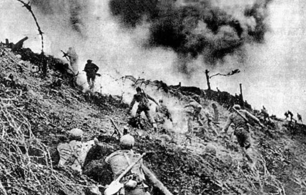 內蒙古斷臂流浪漢常年餵馬，村裡迎來幾輛汽車，首長：終於找到你