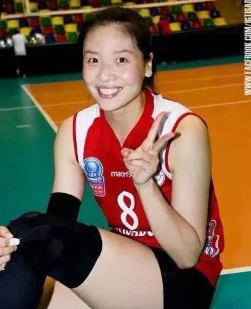 魏秋月的故事:亞洲最美二傳,與老公15歲就相識,曾被郎平催婚 魏秋月的故事:亞洲最美二傳,與老公15歲就相識,曾被郎平催婚