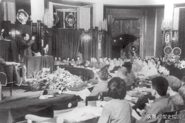 土改,毛主席老家應該為富農,怎麼辦?毛主席:所有財產分給農民 土改,毛主席老家應該為富農,怎麼辦?毛主席:所有財產分給農民