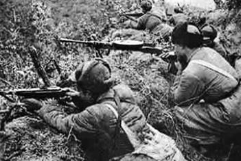 1958年,部隊領導去東北學習,看見糧倉管理員後哭喊：你居然還活著