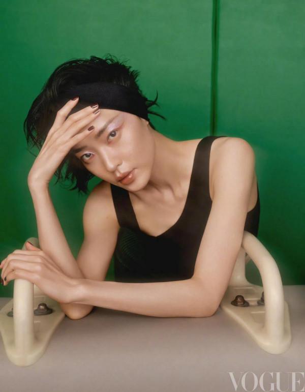 杜鵑二月刊封面大片 鮮豔的穿搭與妝容 一組灑脫活力的運動風大片