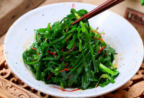 野韭菜:長得其貌不揚,卻是韭菜中的極品,若遇到別整株挖走 野韭菜:長得其貌不揚,卻是韭菜中的極品,若遇到別整株挖走