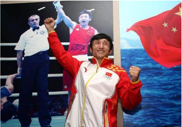 冉瑩穎一年被分手23次，為愛從央視辭職，甘心做鄒市明背後的女人