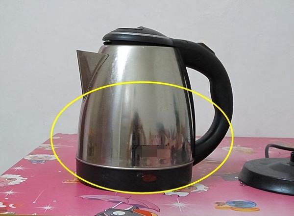 長期喝電熱水壺燒的水，身體會中毒還會致癌？2個建議需要聽一聽