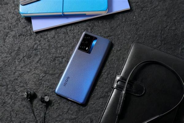 年底換新機，預算一千多還要配置強悍，該怎麼選