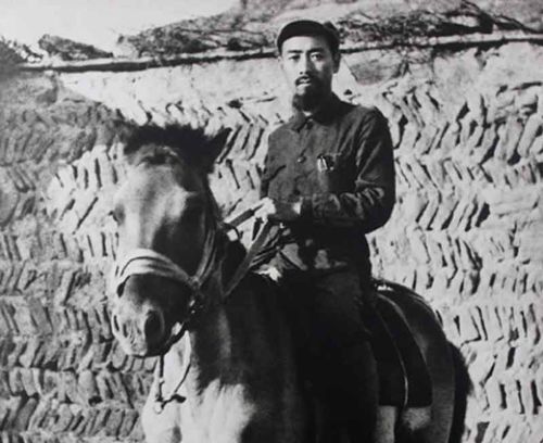 從1957年到去世前兩年,周總理淋過的雨,後來都成為我們眼裡的淚 從1957年到去世前兩年,周總理淋過的雨,後來都成為我們眼裡的淚