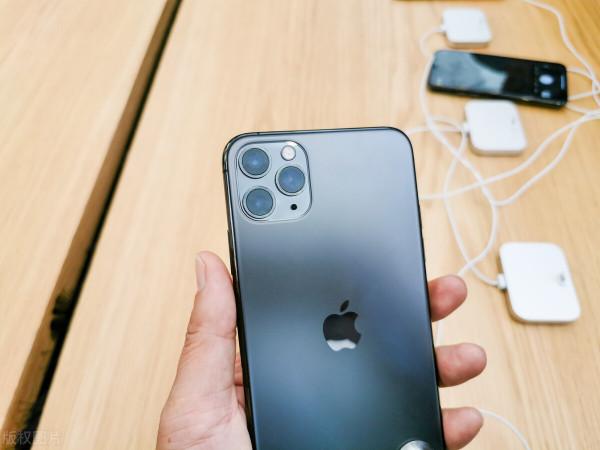 現在有6000預算，不在意記憶體，買13還是11pro？