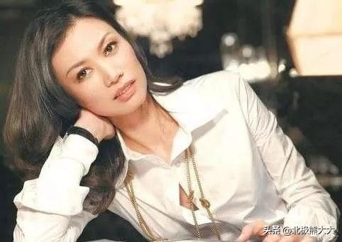 交際女王鄧文迪的“社交手段” 交際女王鄧文迪的“社交手段”