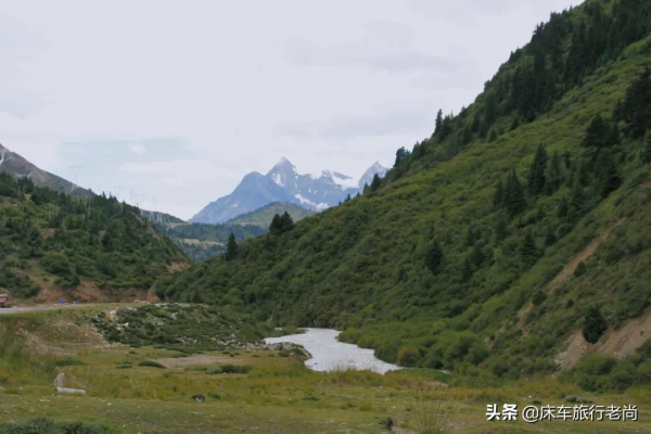 西藏新疆環遊第六站-雲霧中天路72拐好美，怒江大峽谷堵車真危險