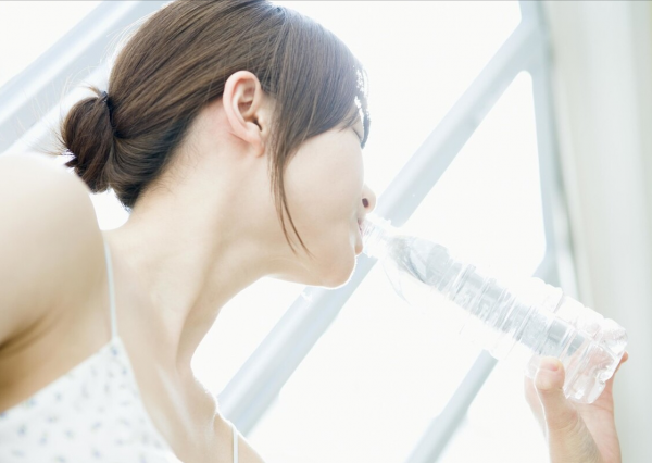 水喝得越多越好?哪些水不能多喝?什麼時候是補水的最佳時候? 水喝得越多越好?哪些水不能多喝?什麼時候是補水的最佳時候?