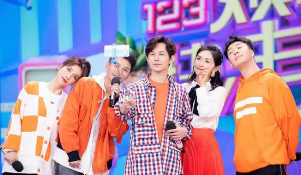 快本停播，新綜藝何炅獨挑大樑，快樂家族去向早有安排