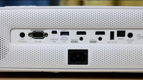 用萬元投影儀和男朋友一起看8K，太爽了