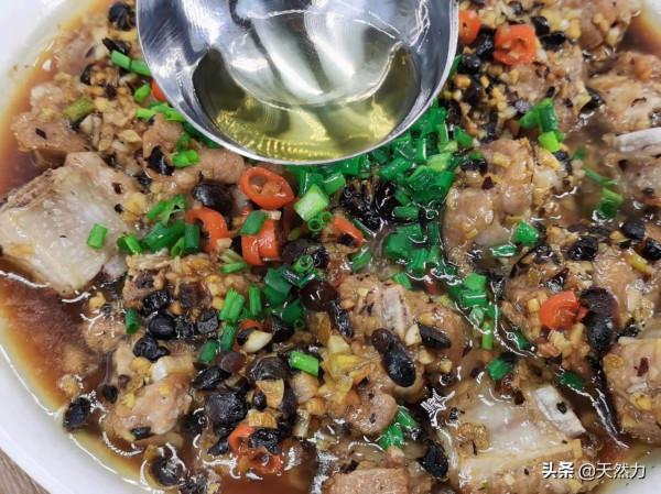 廣東經典名菜豉汁蒸排骨的家常做法,簡單易學,不輸飯店的味道 廣東經典名菜豉汁蒸排骨的家常做法,簡單易學,不輸飯店的味道