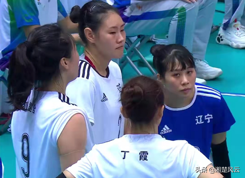 實力懸殊，廣東女排遭遼寧隊0-3橫掃，老帥方巖抱頭露出苦澀笑容