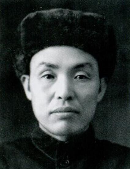 他是青海省第二任省長,後主政甘肅,隨後被免職又復職,享年76歲 他是青海省第二任省長,後主政甘肅,隨後被免職又復職,享年76歲