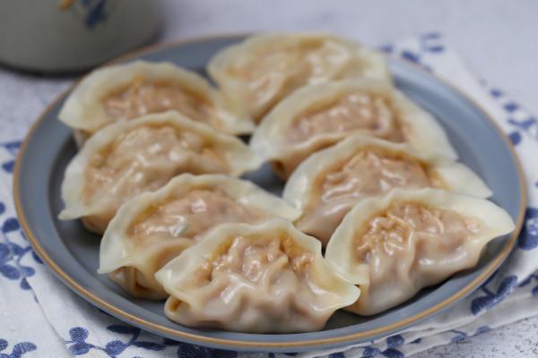 皮薄餡大的蘿蔔絲蒸餃，不揉麵不醒面，營養豐富適合秋冬季食用