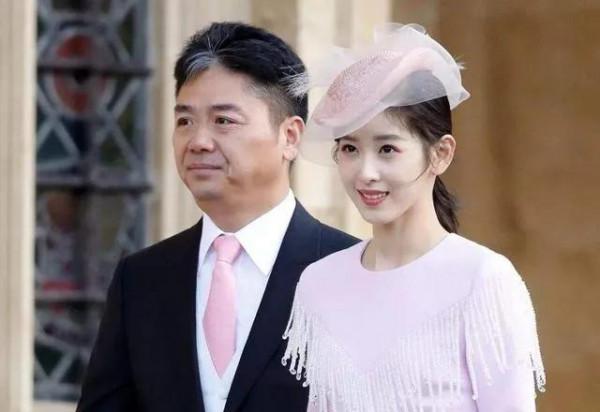 劉強東奶茶妹婚前協議：劉強東未來十年，每年只拿一塊錢的工資