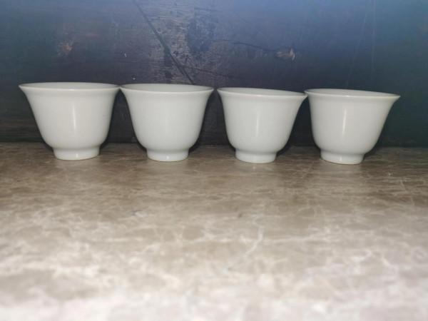 明宣德甜白釉梨壺鈴鐺杯（一壺四杯）賞析